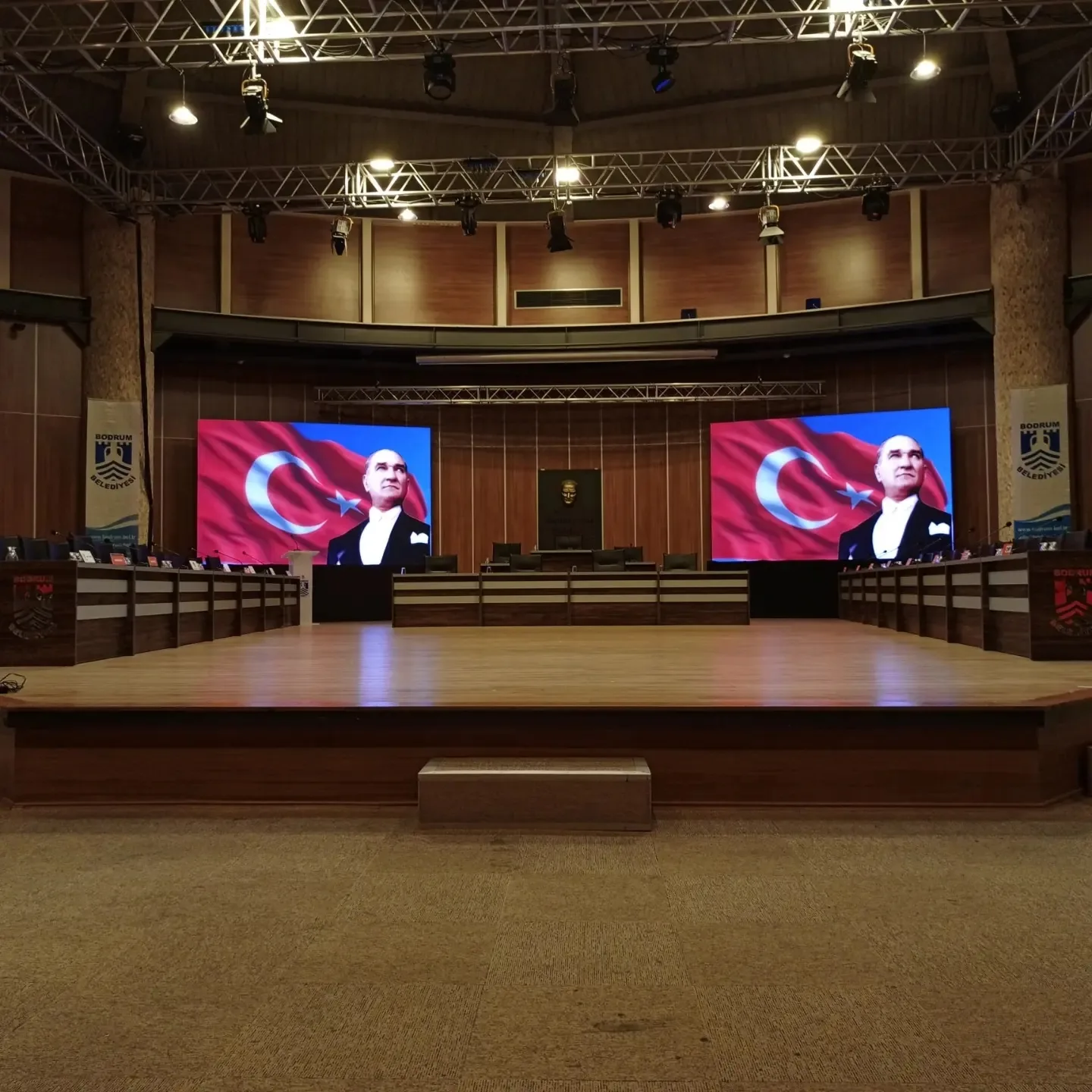Aydın açık hava organizasyonu LED ekran kiralama kurulumu